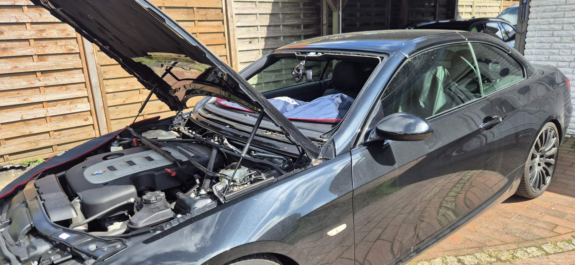 BMW nach erfolgreicher Steinschlagreparatur durch nordGlas24.