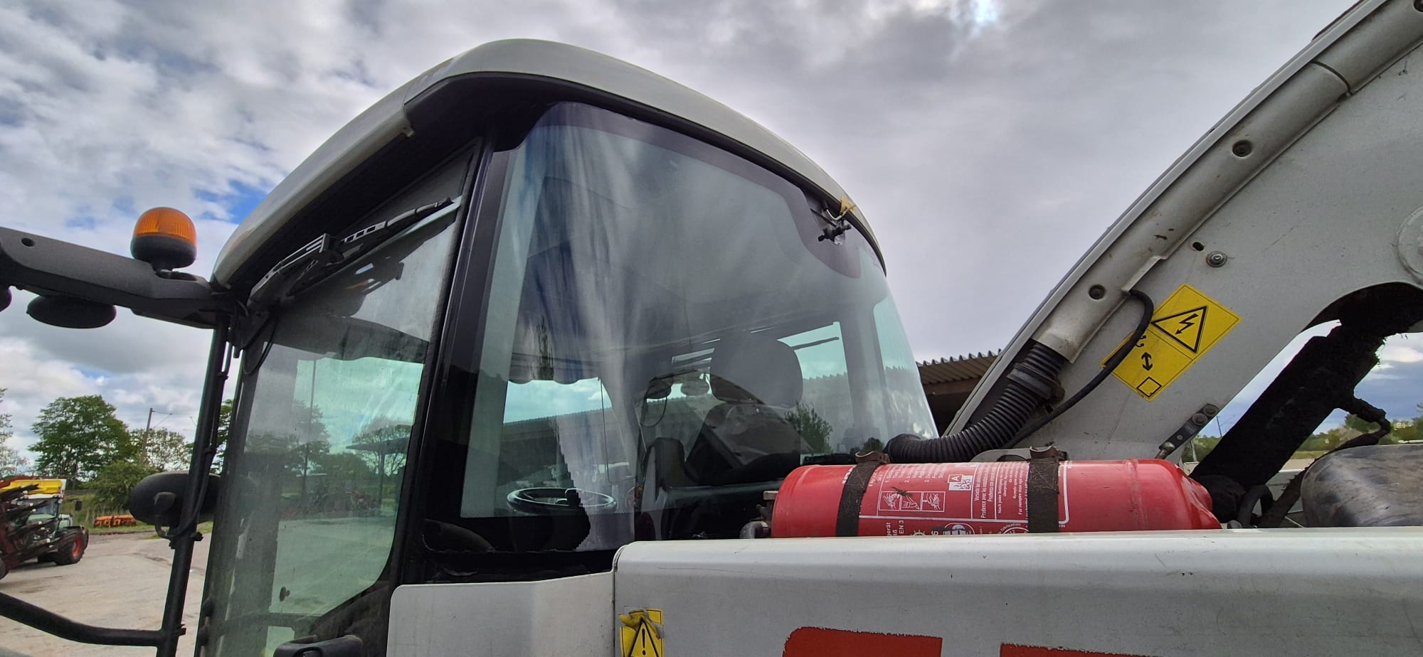 Werkzeug zur Steinschlagreparatur auf einer Windschutzscheibe.